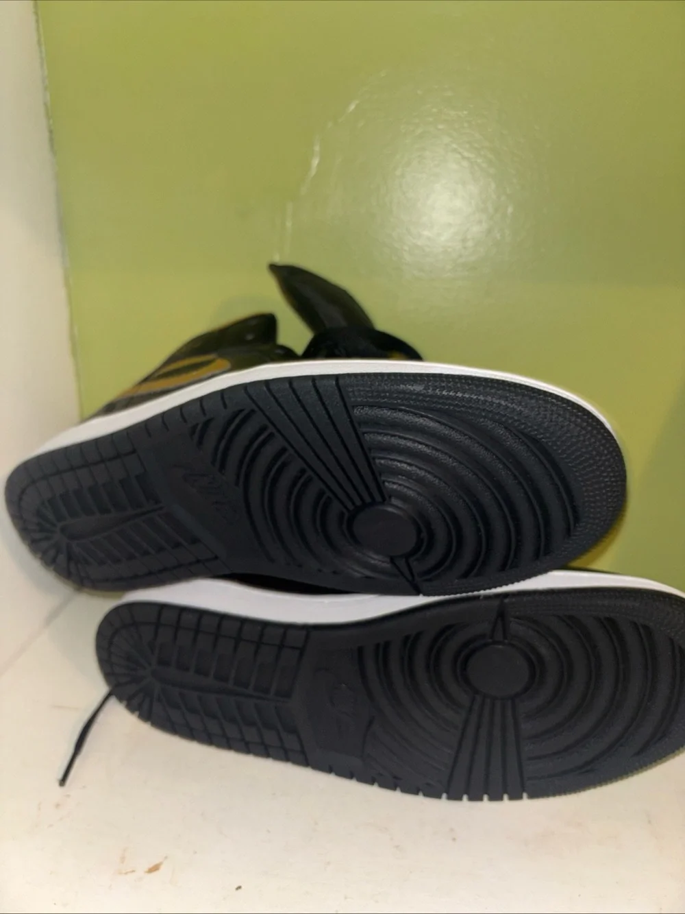 Authentic Nike Air Jordan 1 Mild Black Metallic Leather size 9.5 New open box